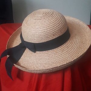 Straw hat wide brim black bow